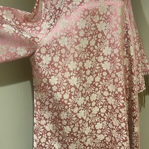 Chic Pink Floral Patterned Shawl